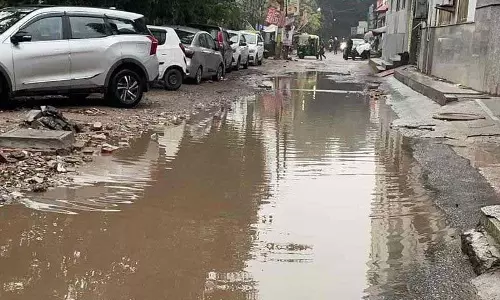 Haryana : गुरुग्राम में बारिश ने खराब सीवेज व्यवस्था को उजागर किया Haryana : गुरुग्राम में बारिश ने खराब सीवेज व्यवस्था को उजागर किया