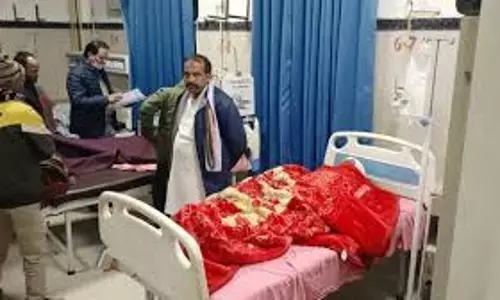 Bahraich: दो समुदायों के बीच झड़प, भाई-बहन समेत तीन घायल Bahraich: दो समुदायों के बीच झड़प, भाई-बहन समेत तीन घायल