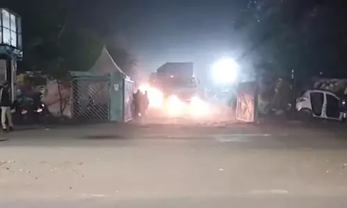 खतरनाक कचरा: ग्रीन कॉरिडोर बनाया गया, गाड़ियों का काफिला निकला तो सब देखते रह गए, पुलिस जवान तैनात