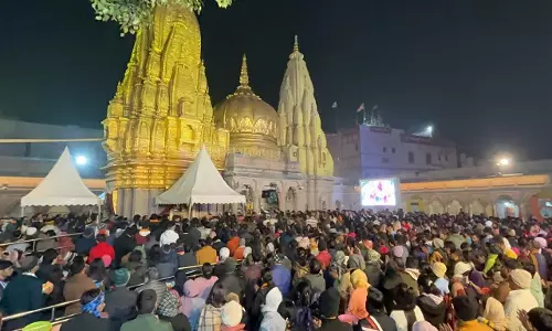 UP News:  नए साल के पहले दिन राम मंदिर और विभिन्न धार्मिक स्थलों पर उमड़ी भारी भीड़