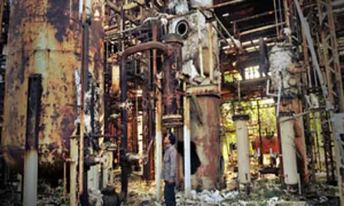 भोपाल गैस त्रासदी के 40 साल बाद, जहरीला कचरा पीथमपुर डंपिंग साइट पर शिफ्ट भोपाल गैस त्रासदी के 40 साल बाद, जहरीला कचरा पीथमपुर डंपिंग साइट पर शिफ्ट