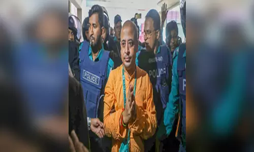 बांग्लादेश: हिंदू संत चिन्मय कृष्ण दास की जमानत पर अदालत में सुनवाई आज बांग्लादेश: हिंदू संत चिन्मय कृष्ण दास की जमानत पर अदालत में सुनवाई आज