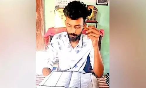 Kerala : दिव्यांग युवक ने तिरुवनंतपुरम में होटलों में काम करते हुए Kerala : दिव्यांग युवक ने तिरुवनंतपुरम में होटलों में काम करते हुए