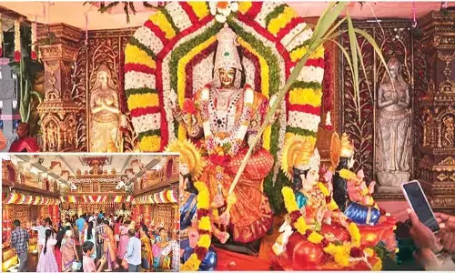 Andhra: नेल्लोर जिले में न्यूयार्क में सादगीपूर्ण ढंग से मनाया गया जश्न Andhra: नेल्लोर जिले में न्यूयार्क में सादगीपूर्ण ढंग से मनाया गया जश्न