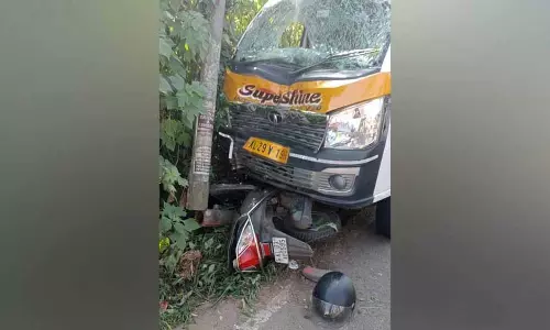 Kerala : पथानामथिट्टा में वैन ने बाइक को टक्कर मारी, अलाप्पुझा के एक व्यक्ति की मौत Kerala : पथानामथिट्टा में वैन ने बाइक को टक्कर मारी, अलाप्पुझा के एक व्यक्ति की मौत