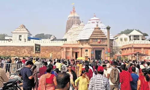 भगवान Jagannath के दर्शन के लिए पुरी पहुंचे पांच लाख लोग, अव्यवस्था का माहौल