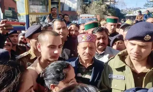 New Year की पूर्व संध्या पर पुलिस के साथ झड़प में होटल मैनेजर की मौत New Year की पूर्व संध्या पर पुलिस के साथ झड़प में होटल मैनेजर की मौत