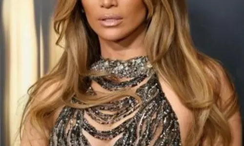 JLo को लगता है कि उनकी नई फिल्म का विषय सभी का ध्यान आकर्षित करने का हकदार है
