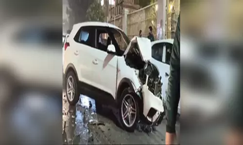 नए साल की पार्टी के बाद मारपीट, एक्सीडेंट के वीडियो वायरल, नशे में धुत लोगों को पुलिस ने घर तक पहुंचाया
