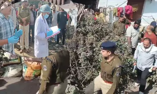 रायपुर में मां-बेटी की हत्या, FSL टीम घटनास्थल पर बारीकी से कर रही जांच