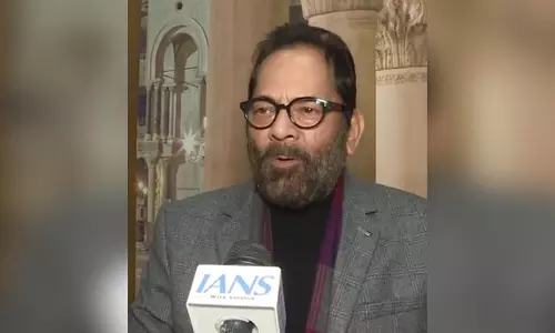 जेब में कौड़ी नहीं करोड़ों के वादे करते हैं केजरीवाल: मुख्तार अब्बास नकवी जेब में कौड़ी नहीं करोड़ों के वादे करते हैं केजरीवाल: मुख्तार अब्बास नकवी
