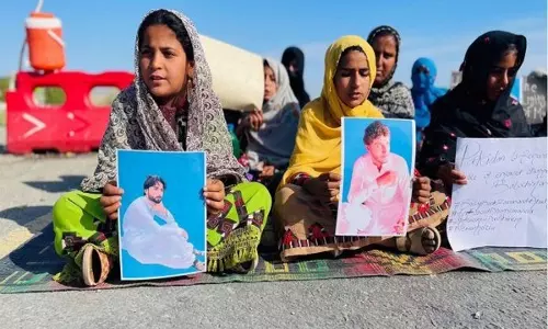 जबरन गायब किए गए बलूच लोगों के परिवारों ने CPEC सड़क को अनिश्चित काल तक अवरुद्ध करने की धमकी दी