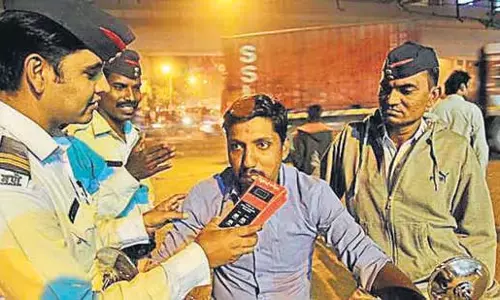 Pune: नए साल की पूर्व संध्या पर 2,633 वाहन चालक पर जुर्माना Pune: नए साल की पूर्व संध्या पर 2,633 वाहन चालक पर जुर्माना