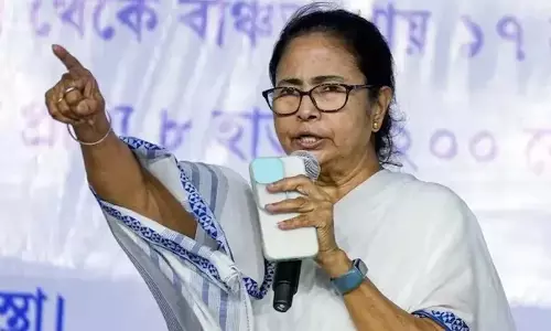 ममता का बड़ा दावा: BSF ने बांग्लादेश से आतंकवादियों को पश्चिम बंगाल में घुसने दिया ममता का बड़ा दावा: BSF ने बांग्लादेश से आतंकवादियों को पश्चिम बंगाल में घुसने दिया