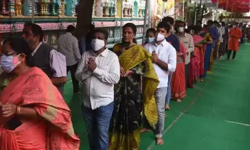 Hyderabad: मंदिरों में ड्रेस कोड, एक प्रतिगामी प्रथा या प्रथा? Hyderabad: मंदिरों में ड्रेस कोड, एक प्रतिगामी प्रथा या प्रथा?