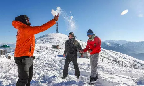 Jammu: पश्चिमी विक्षोभ के कारण ताजा बर्फबारी की संभावना Jammu: पश्चिमी विक्षोभ के कारण ताजा बर्फबारी की संभावना