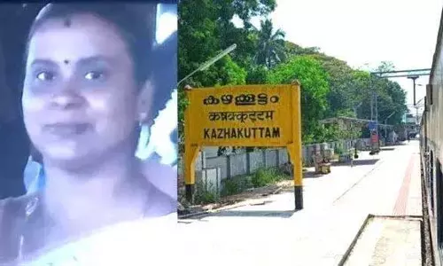 Kerala : कजाक्कोट्टम में चलती ट्रेन पर चढ़ने की कोशिश करते समय मदुरै निवासी व्यक्ति गिर गया Kerala : कजाक्कोट्टम में चलती ट्रेन पर चढ़ने की कोशिश करते समय मदुरै निवासी व्यक्ति गिर गया