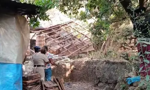 GOA: रेलवे ने ताला मालिकों से तोड़फोड़ करवाई, कार्यकर्ताओं ने आरोप लगाया