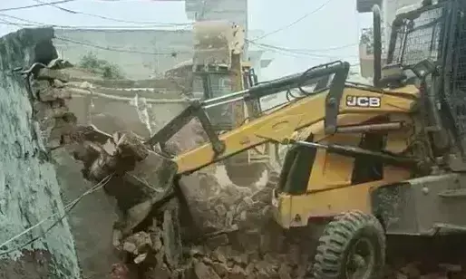 Greater Noida: प्रशासन ने सिकंदरपुर डूब क्षेत्र में अवैध कब्जों को हटाया Greater Noida: प्रशासन ने सिकंदरपुर डूब क्षेत्र में अवैध कब्जों को हटाया