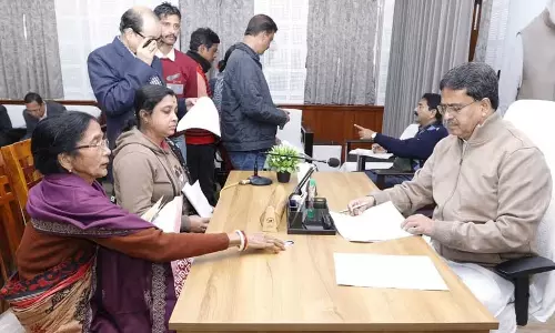 Tripura के मुख्यमंत्री ने नए साल के दिन तीन मरीजों को 70,000 रुपये की चिकित्सा सहायता दी