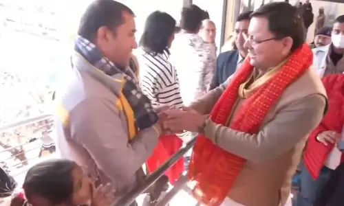 Uttarakhand: सुरकंडा देवी मंदिर पहुंचे सीएम धामी, श्रद्धालुओं से की बातचीत