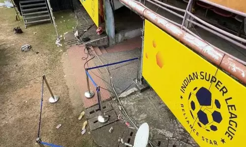 Kerala : उमा थॉमस दुर्घटना कोच्चि पुलिस ने जीसीडीए को नोटिस भेजा Kerala : उमा थॉमस दुर्घटना कोच्चि पुलिस ने जीसीडीए को नोटिस भेजा