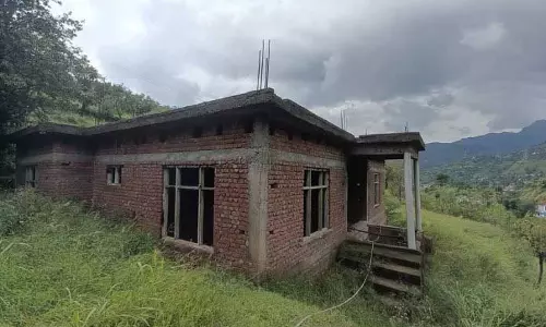 Jammu: अधिकारियों की उदासीनता के कारण बीडीसी थाना भवन जर्जर हो गया Jammu: अधिकारियों की उदासीनता के कारण बीडीसी थाना भवन जर्जर हो गया