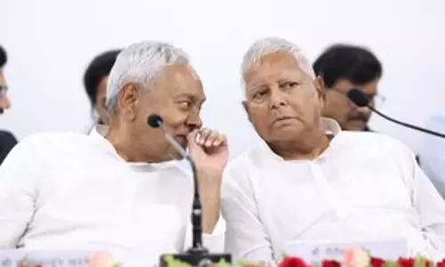 Nitish Kumar ने महागठबंधन में शामिल होने के लालू के आमंत्रण का हाथ जोड़कर जवाब दिया Nitish Kumar ने महागठबंधन में शामिल होने के लालू के आमंत्रण का हाथ जोड़कर जवाब दिया