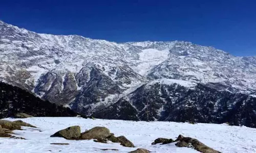 Kangra प्रशासन ने बर्फीले इलाकों में ट्रैकिंग पर रोक लगाई Kangra प्रशासन ने बर्फीले इलाकों में ट्रैकिंग पर रोक लगाई