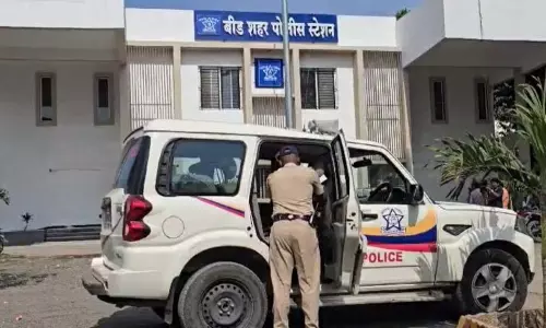 Beed Police: स्टेशन में बिस्तर किसके लिए हैं? अपर पुलिस अधीक्षक ने दिया उत्तर