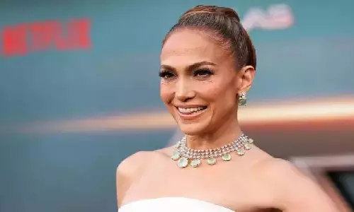 JLo को लगता है कि उनकी नई फिल्म का विषय सभी का ध्यान आकर्षित करने की हकदार