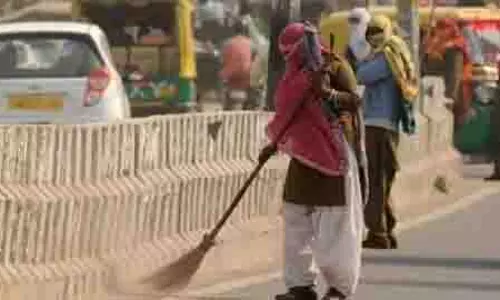 सफाई कर्मचारियों के पैनल प्रमुख और MC कर्मचारियों के बीच टकराव सफाई कर्मचारियों के पैनल प्रमुख और MC कर्मचारियों के बीच टकराव