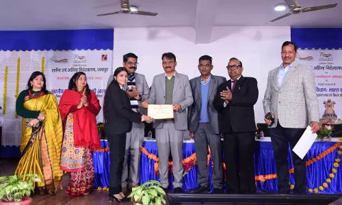Jaipur: कार्यक्रम की शुरुआत मुख्य अतिथि उपमुख्यमंत्री डॉ. प्रेम चंद बैरवा ने दीप प्रज्ज्वलित की Jaipur: कार्यक्रम की शुरुआत मुख्य अतिथि उपमुख्यमंत्री डॉ. प्रेम चंद बैरवा ने दीप प्रज्ज्वलित की
