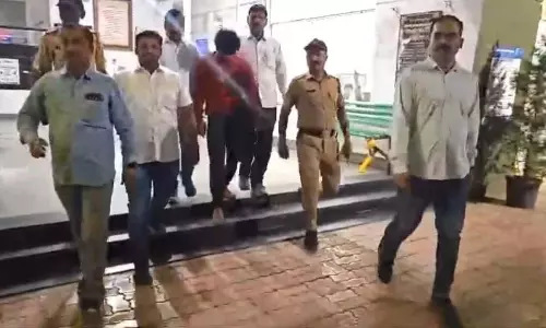 Wakad में पान की दुकान से बेचा जा रहा था गांजा, पुलिस ने किया गिरफ्तार Wakad में पान की दुकान से बेचा जा रहा था गांजा, पुलिस ने किया गिरफ्तार