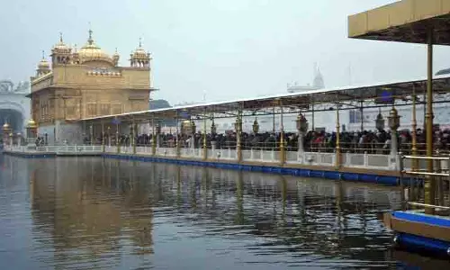 Tarn Taran के दरबार साहिब में कीर्तन के साथ श्रद्धालुओं ने नववर्ष का स्वागत किया