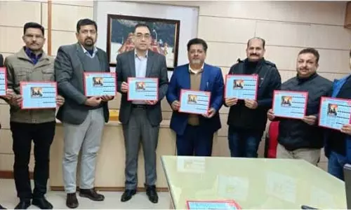 LIC के वरिष्ठ डिवीजन मैनेजर ने NZIEA कैलेंडर का उद्घाटन किया LIC के वरिष्ठ डिवीजन मैनेजर ने NZIEA कैलेंडर का उद्घाटन किया