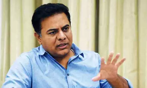 KTR ने ‘तुगलक’ कांग्रेस शासन के खिलाफ लड़ाई के लिए बीआरएस कैडर की प्रशंसा की KTR ने ‘तुगलक’ कांग्रेस शासन के खिलाफ लड़ाई के लिए बीआरएस कैडर की प्रशंसा की