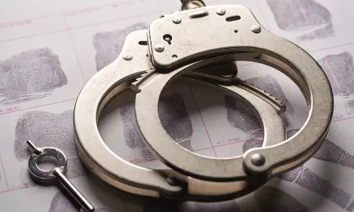 Mumbai: लोन उत्पीड़न के कारण व्यक्ति की मौत, वित्त कर्मचारी पर मामला दर्ज Mumbai: लोन उत्पीड़न के कारण व्यक्ति की मौत, वित्त कर्मचारी पर मामला दर्ज
