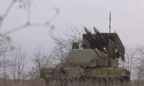Russian एयर डिफेन्स ने यूक्रेनी Su-27 विमान को मार गिराया Russian एयर डिफेन्स ने यूक्रेनी Su-27 विमान को मार गिराया