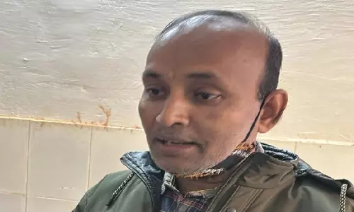 लक्ष्मी नारायण महाराणा को Odisha Vigilance ने रंगे हाथों पकड़ा लक्ष्मी नारायण महाराणा को Odisha Vigilance ने रंगे हाथों पकड़ा