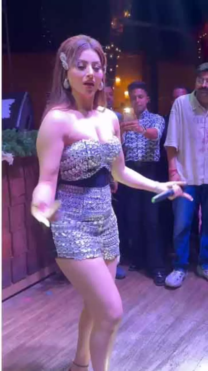 उर्वशी रौतेला का लाइव डांस वीडियो