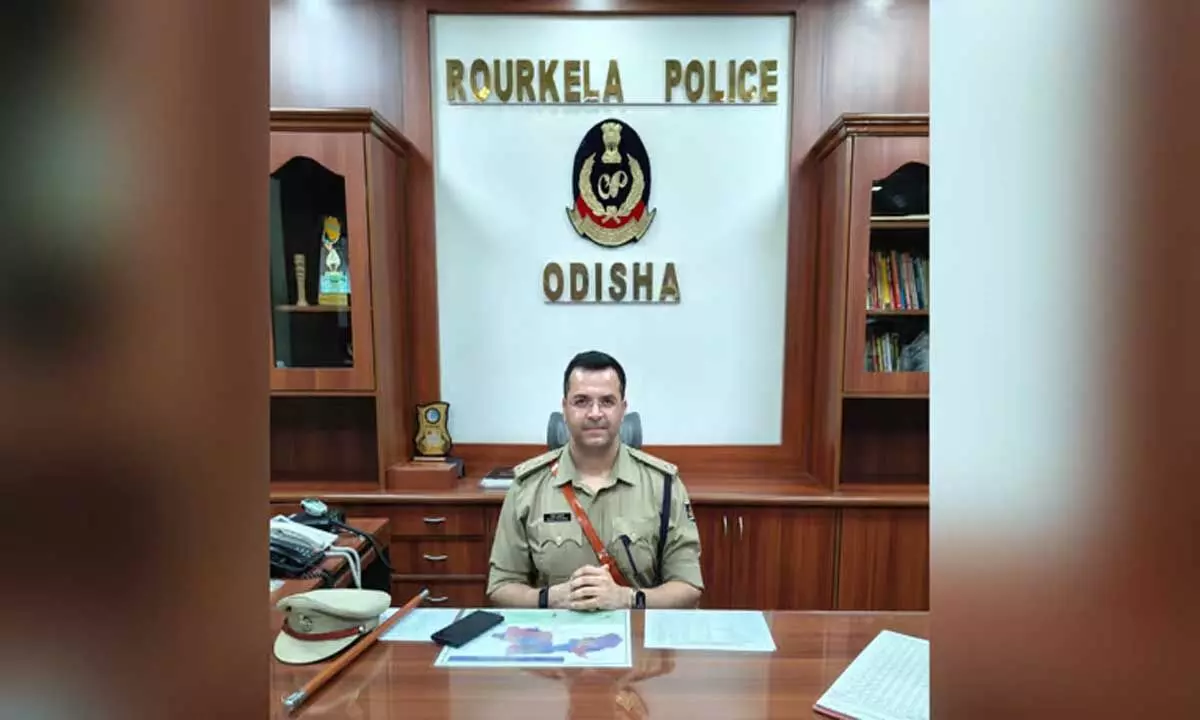 Odisha: राउरकेला पुलिस को आसान पहुंच सुनिश्चित करने के लिए विजिटिंग कार्ड दिए गए