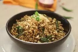 jowar upma: अब स्वादिष्ट और सेहतमंद ज्वार उपमा ट्राई करें