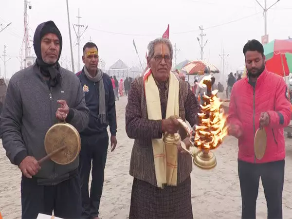 Maha Kumbh 2025: उत्सव शुरू, संगम पर सुबह की गंगा आरती की गई