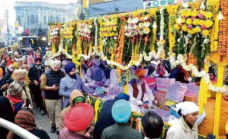 Jalandhar: नगर कीर्तन गुरु गोबिंद सिंह के प्रकाश पर्व का प्रतीक है