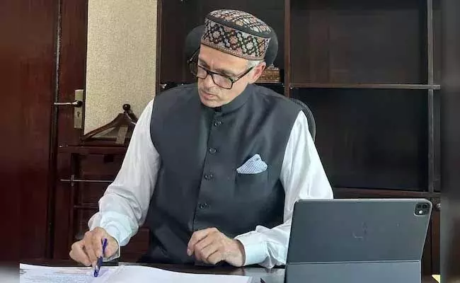 Omar ने शेख की विरासत का बचाव, छुट्टियों की बहस को खारिज किया