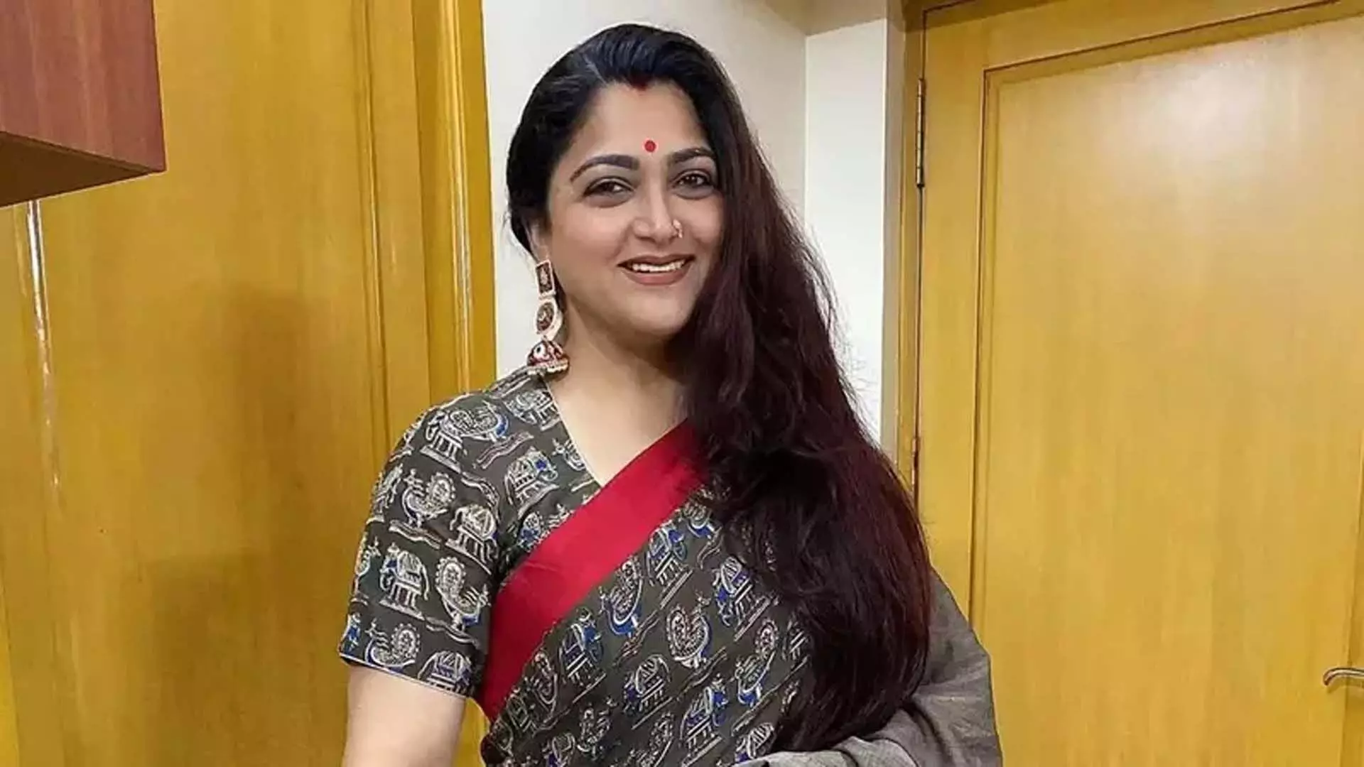 Khushbu Sundar ने अपने पिता द्वारा यौन शोषण किए जाने के दर्दनाक अतीत को याद किया