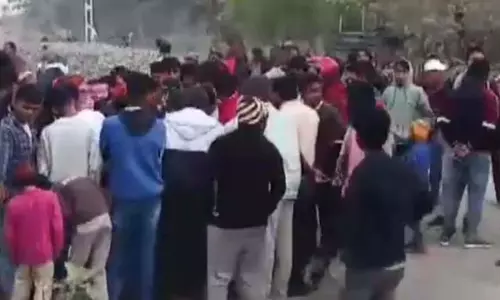 पलटी में मोबाइल गेम खेल रहे थे, 3 किशोर कटे