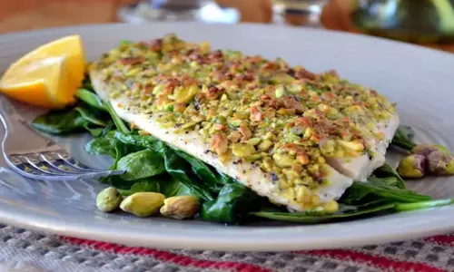 Pista Crusted Fish : घर पर बनाएं पिस्ता क्रस्टेड मछली Pista Crusted Fish : घर पर बनाएं पिस्ता क्रस्टेड मछली