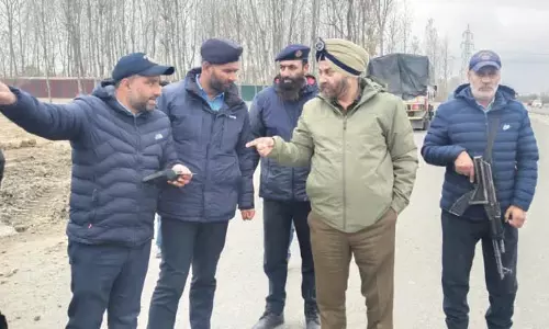 यातायात पुलिस ग्रामीण कश्मीर ने नियम तोड़ने वालों के खिलाफ कड़ी कार्रवाई की यातायात पुलिस ग्रामीण कश्मीर ने नियम तोड़ने वालों के खिलाफ कड़ी कार्रवाई की